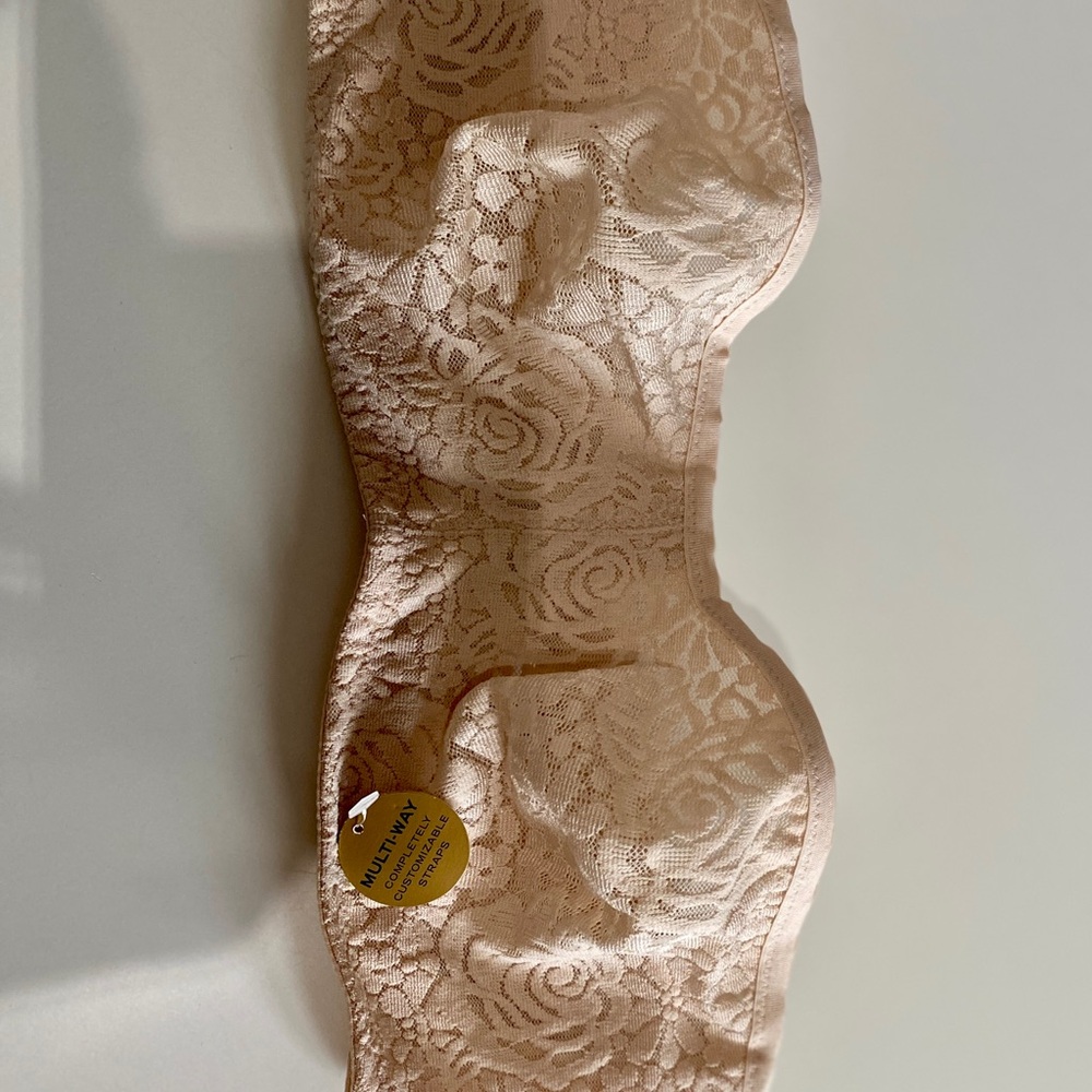 Wacoal Lace Strapless Bra in Cream